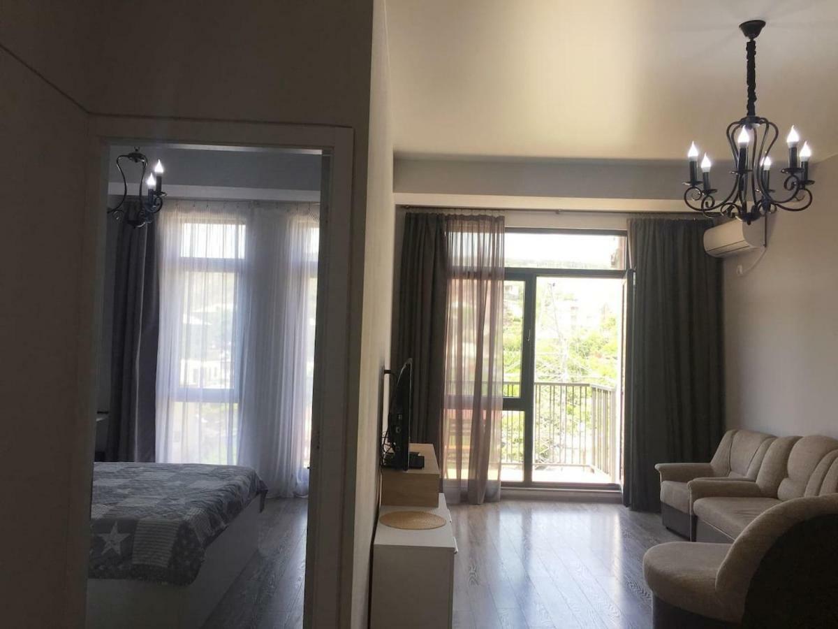 Sunny Apartment Ortachala Tbilisi Exterior photo